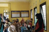 Kegiatan Posyandu Penanggulangan Stunting di Desa Lubuk Besar: Pemberian Susu Balita dan Ibu Hamil, Telur, serta PMT