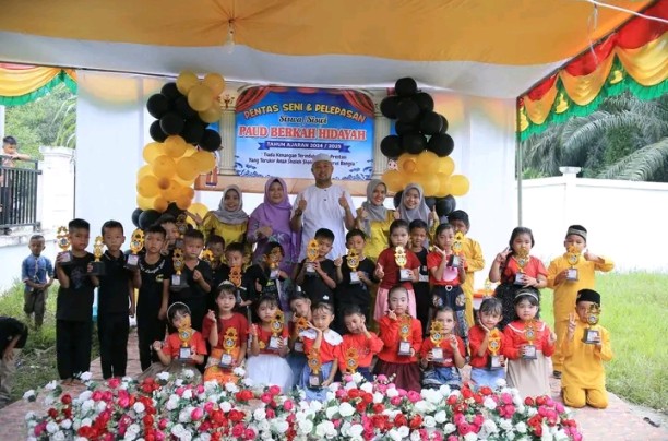 Pentas Seni dan Pelepasan Siswa-Siswi PAUD Berkah Hidayah Desa Lubuk Besar Berlangsung Meriah.