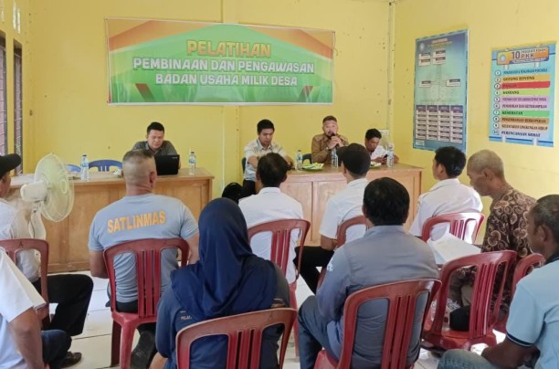 PELATIHAN PEMBINAAN DAN PENGAWASAN BUMDES DESA LUBUK BESAR DIHADIRI NARASUMBER DARI KEJAKSAAN NEGERI INDRAGIRI HILIR.