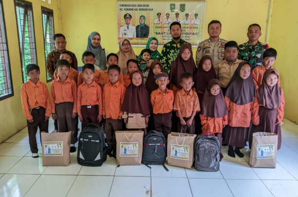 Pemerintah Desa Lubuk Besar Memberikan "Bantuan Pendidikan" Melalui BKK Prov. Riau Tahun Anggaran 2022